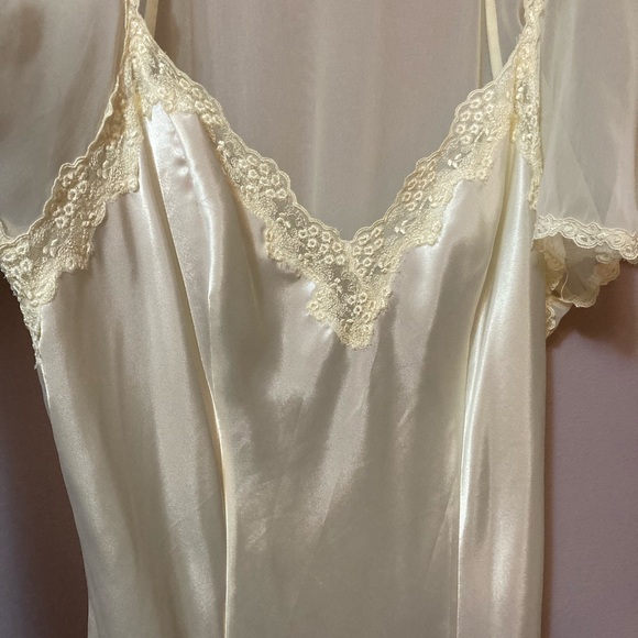Victoria’s Secret Peignoir Set, Medium, Ivory - Picture 5 of 7